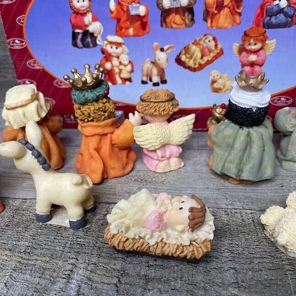 Nativity Scene Set Lot of 13 Treasured Times Hand Painted - Picture 9 of 16